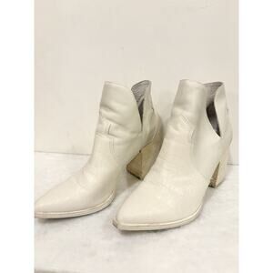 Steve Madden Chaya Booties Size 9 Off white
